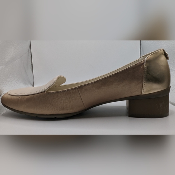 Anne Klein Daneen cream and two-tone gold Leather Loafer Shoe Low Heel Sz 9 - Picture 2 of 7